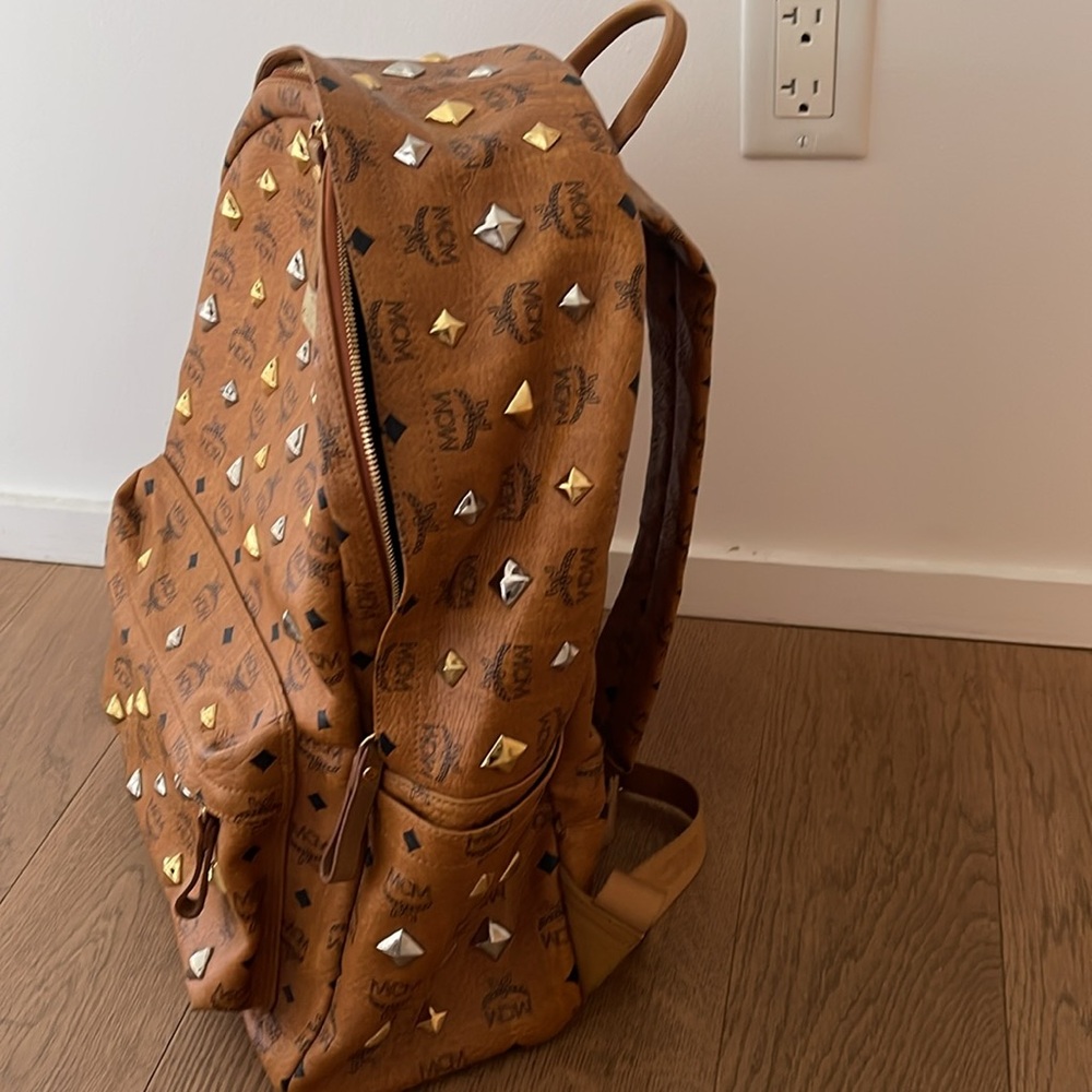 MCM studded visetos backpack - Picture 3 of 10